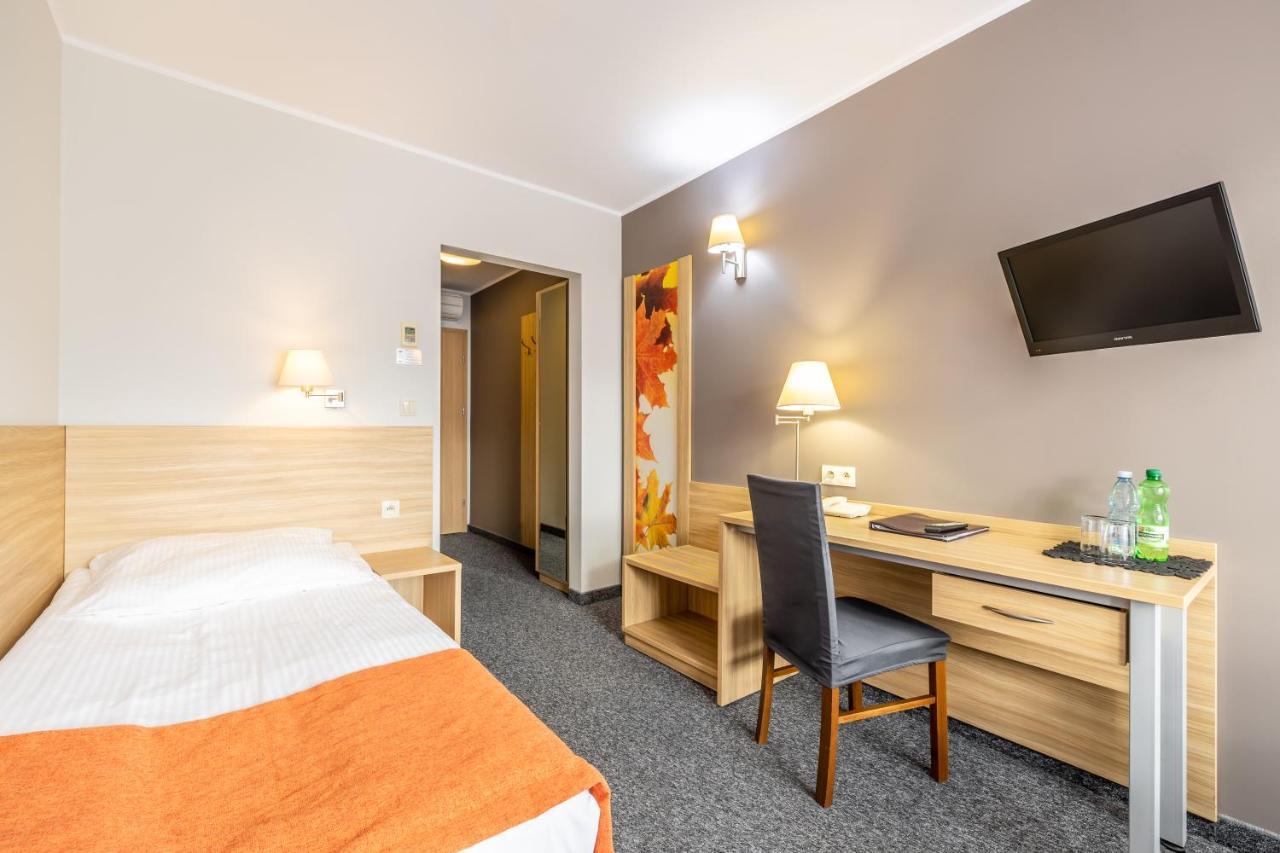 Hotel Lesny Белосток Экстерьер фото