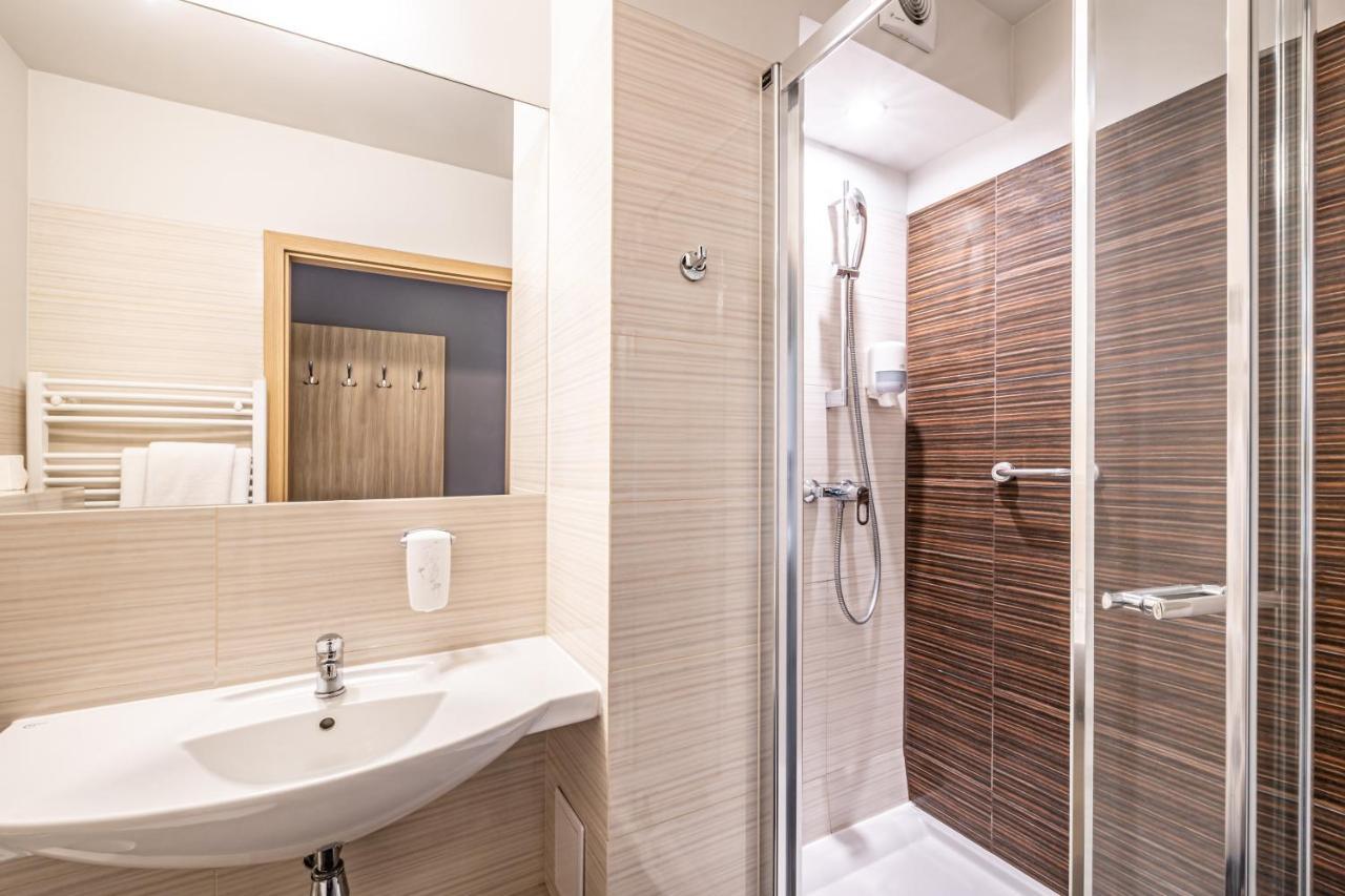 Hotel Lesny Белосток Экстерьер фото