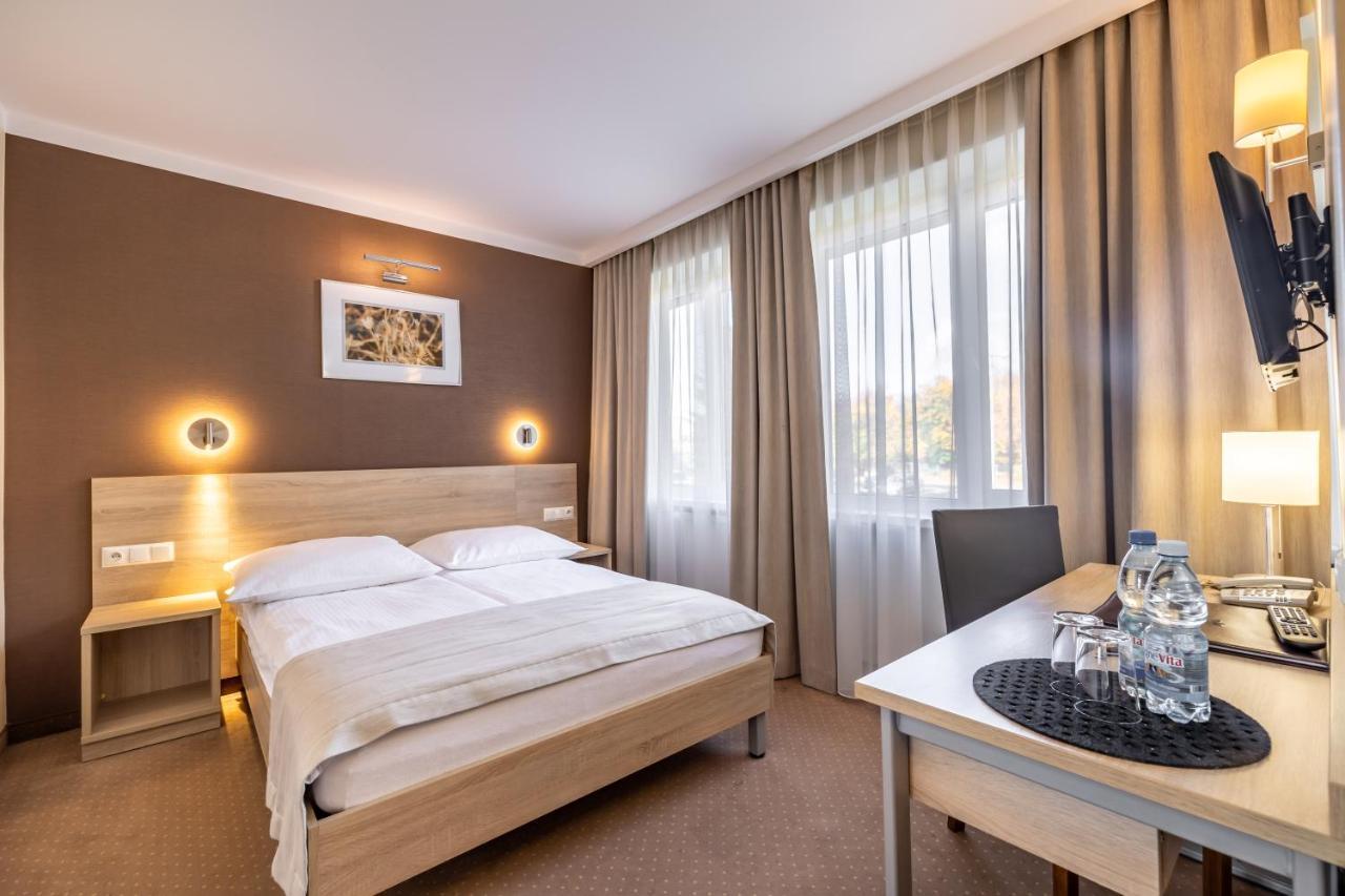 Hotel Lesny Белосток Экстерьер фото