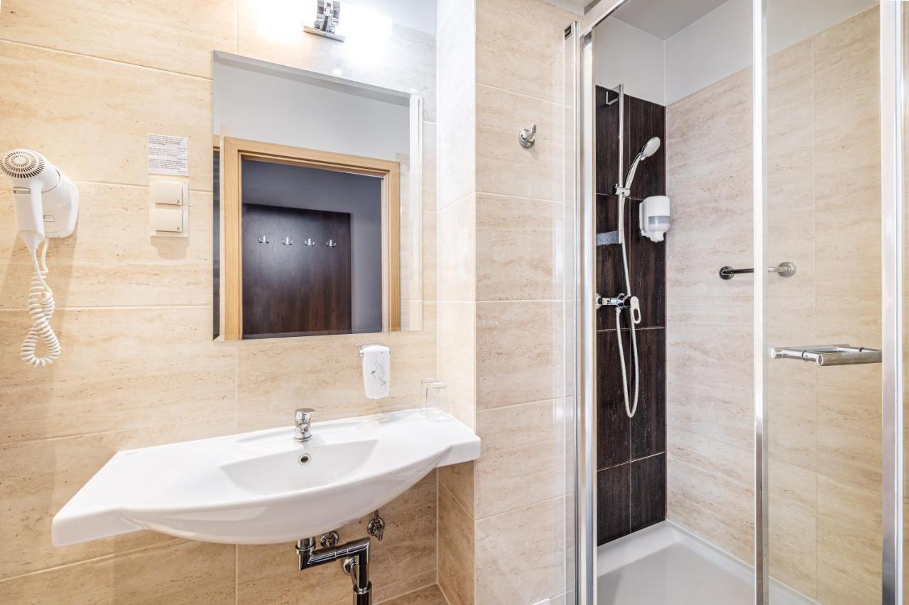 Hotel Lesny Белосток Экстерьер фото