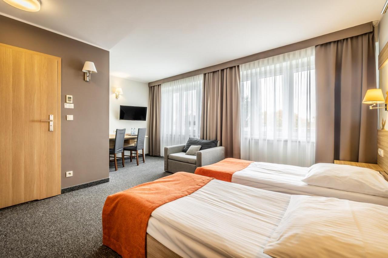 Hotel Lesny Белосток Экстерьер фото