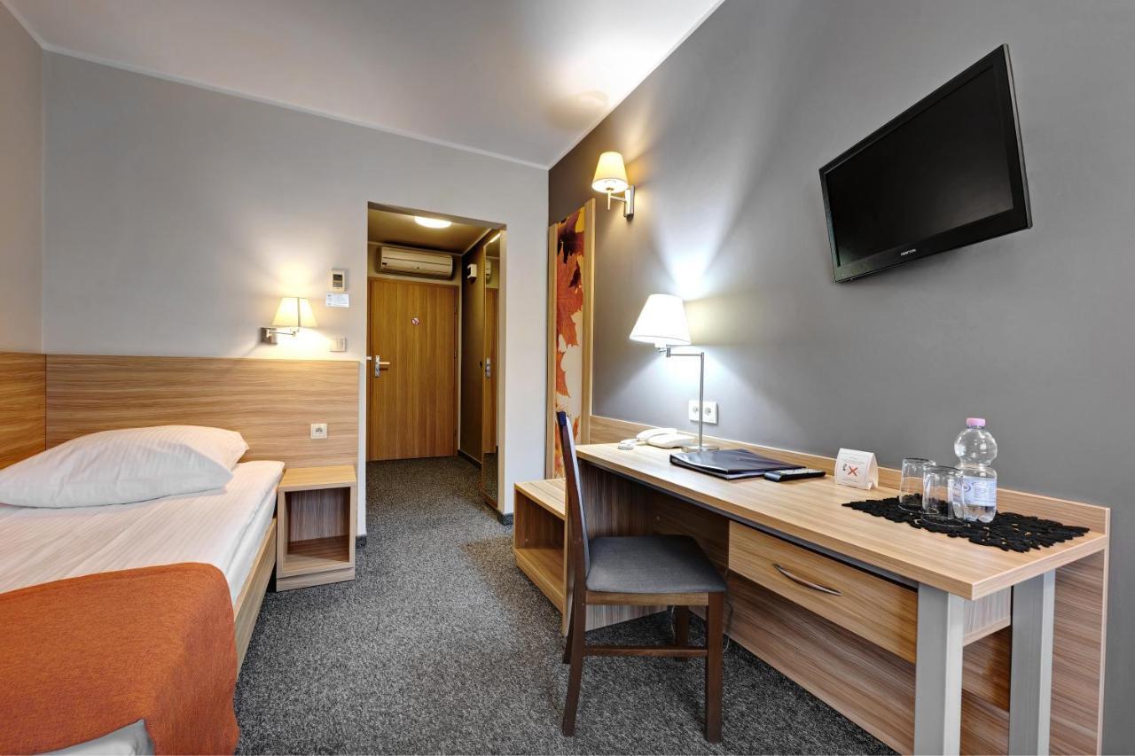 Hotel Lesny Белосток Экстерьер фото