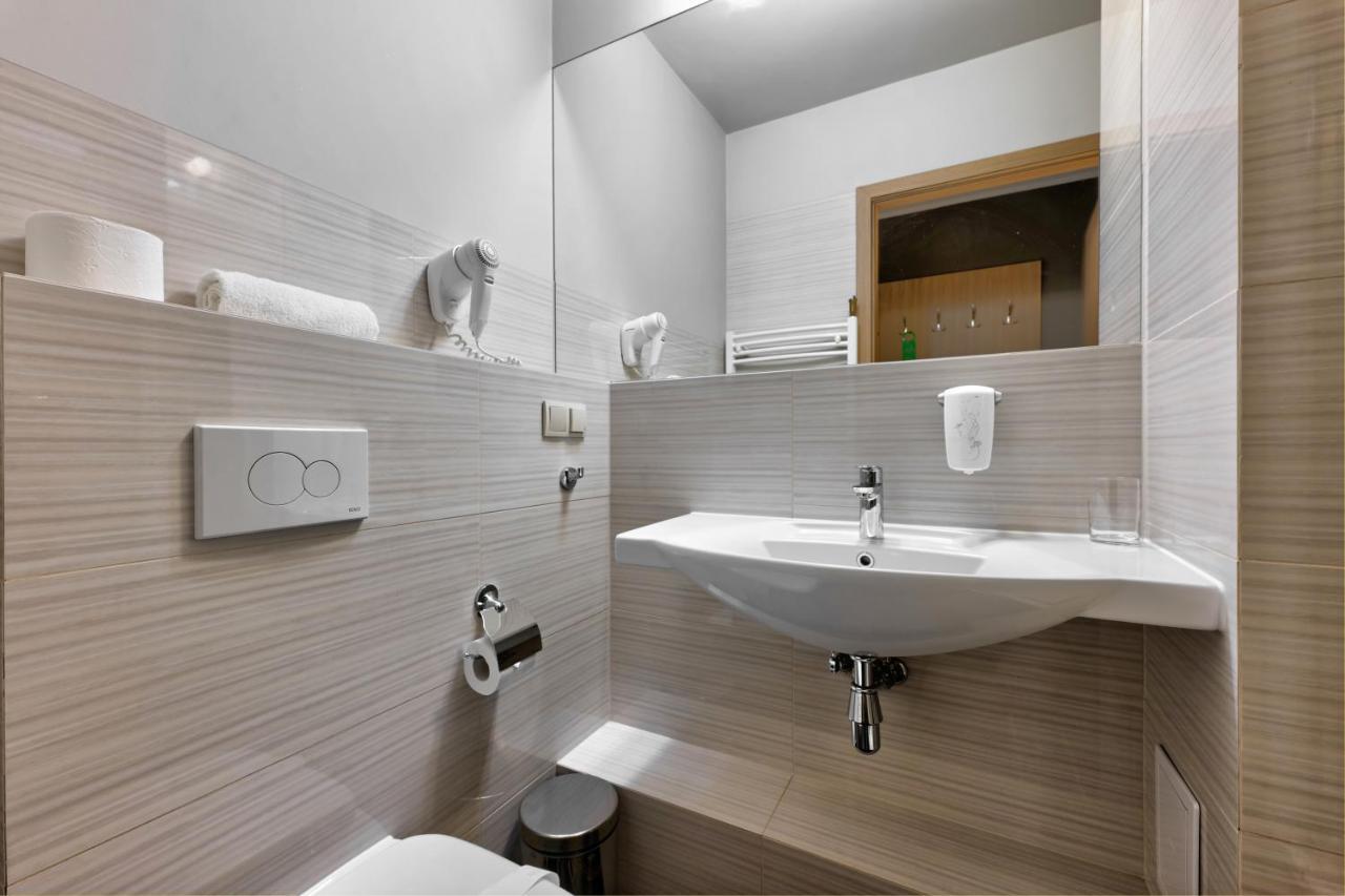 Hotel Lesny Белосток Экстерьер фото
