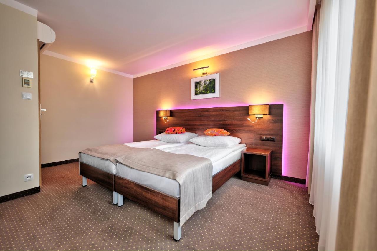 Hotel Lesny Белосток Экстерьер фото