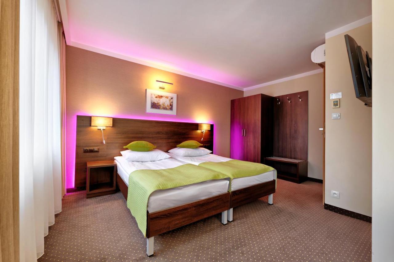 Hotel Lesny Белосток Экстерьер фото