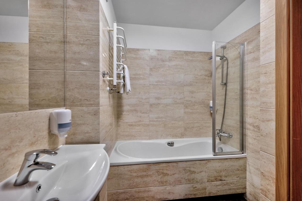 Hotel Lesny Белосток Экстерьер фото
