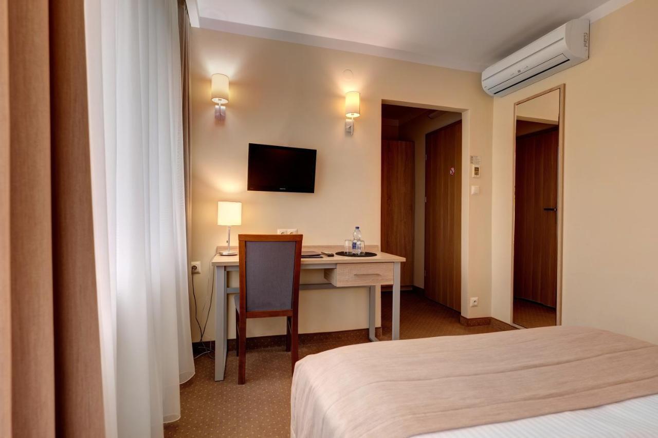 Hotel Lesny Белосток Экстерьер фото
