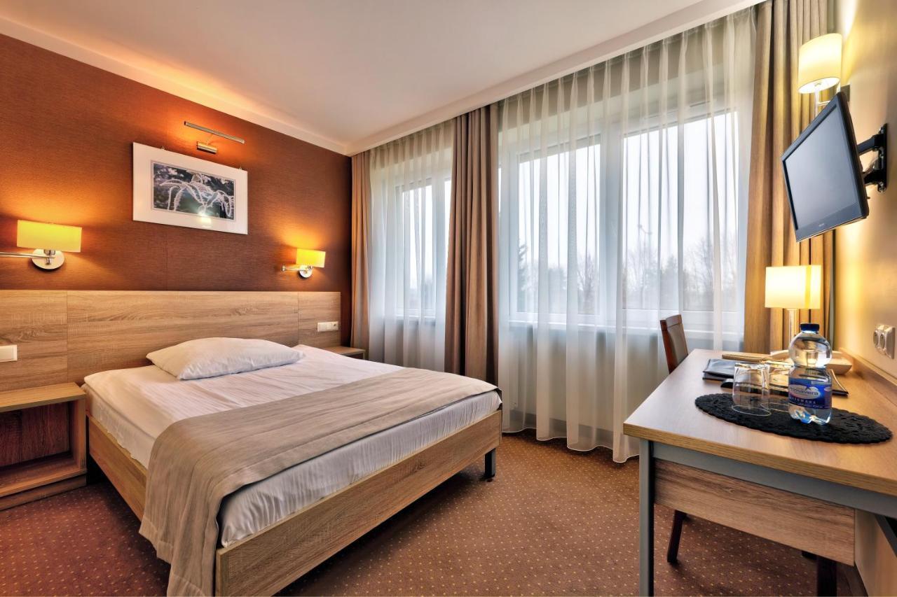 Hotel Lesny Белосток Экстерьер фото